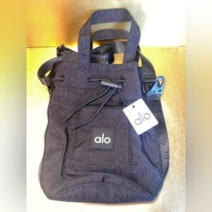Alo Yoga solid black bucket bag NWT